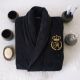 Halat de baie negru pentru adulți, personalizat cu monogramă brodată și coroană, cadou elegant și premium